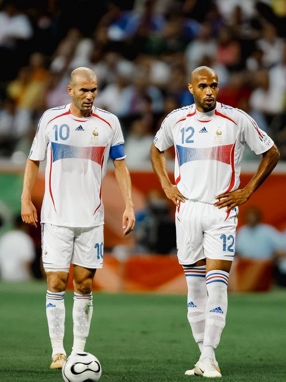 巴黎FC在比赛中完胜对手，连胜不断