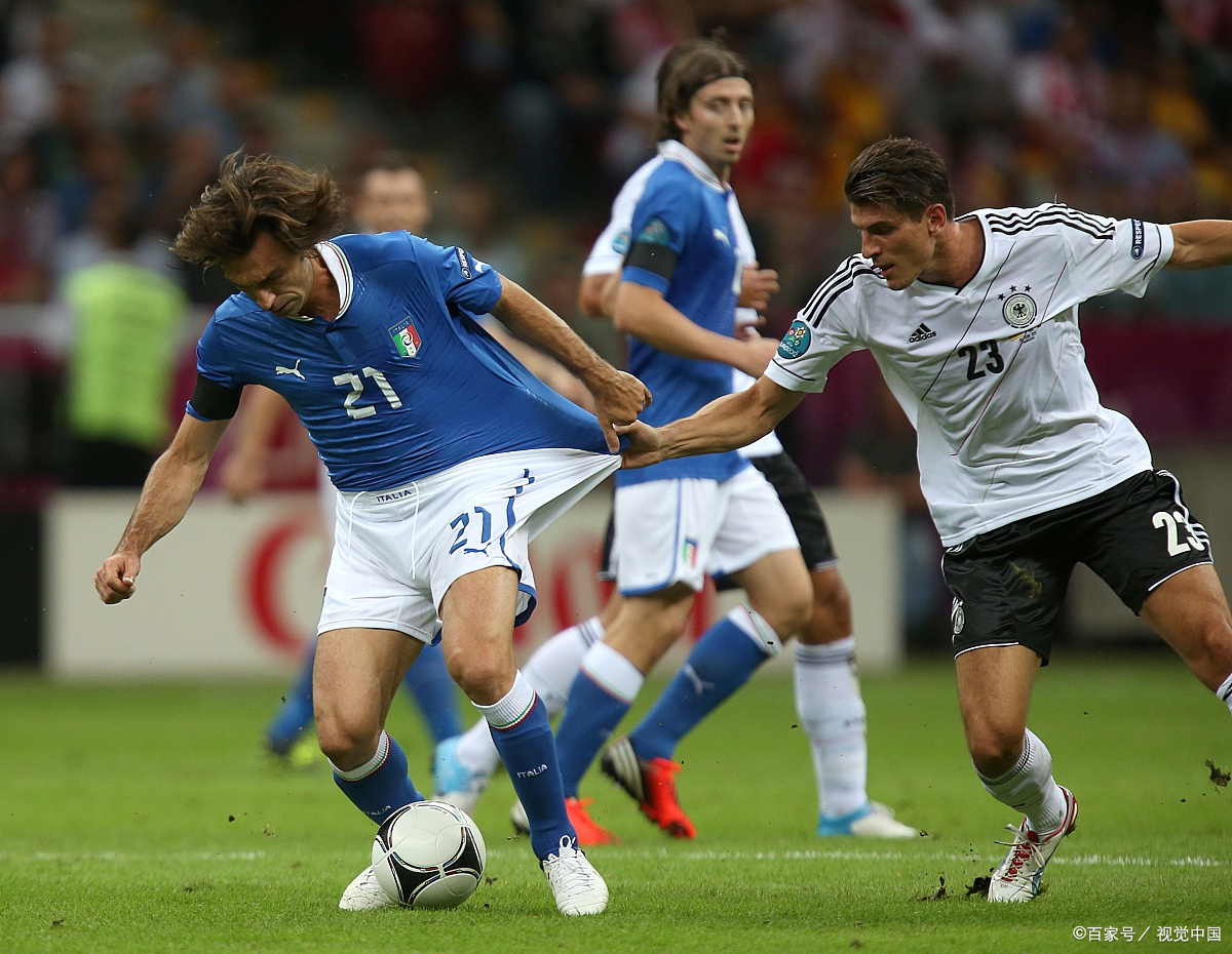 包含荷兰俱乐部在比赛中表现出色，成功晋级半决赛的词条