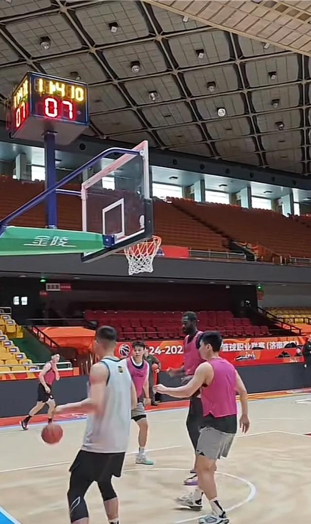 开云官网-稳扎稳打！球队注重技战术训练提升战斗力的简单介绍