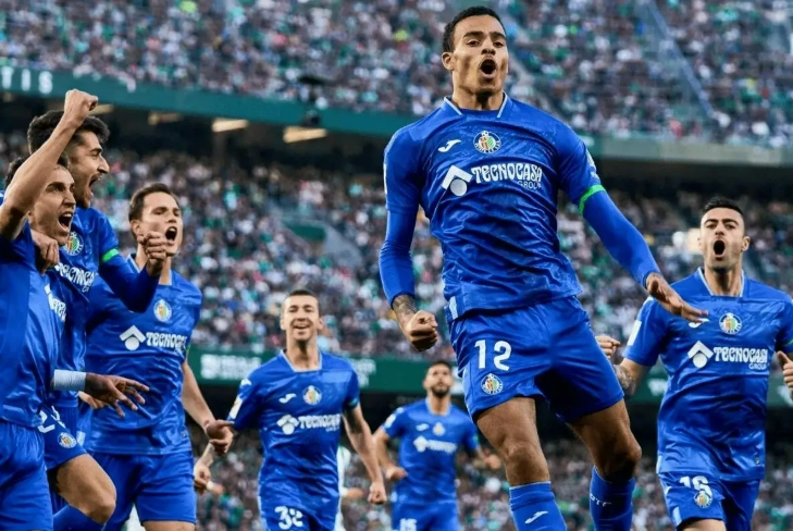 开云体育登录-包含莱加内斯队员发挥稳定状态，构筑防线坚固的词条