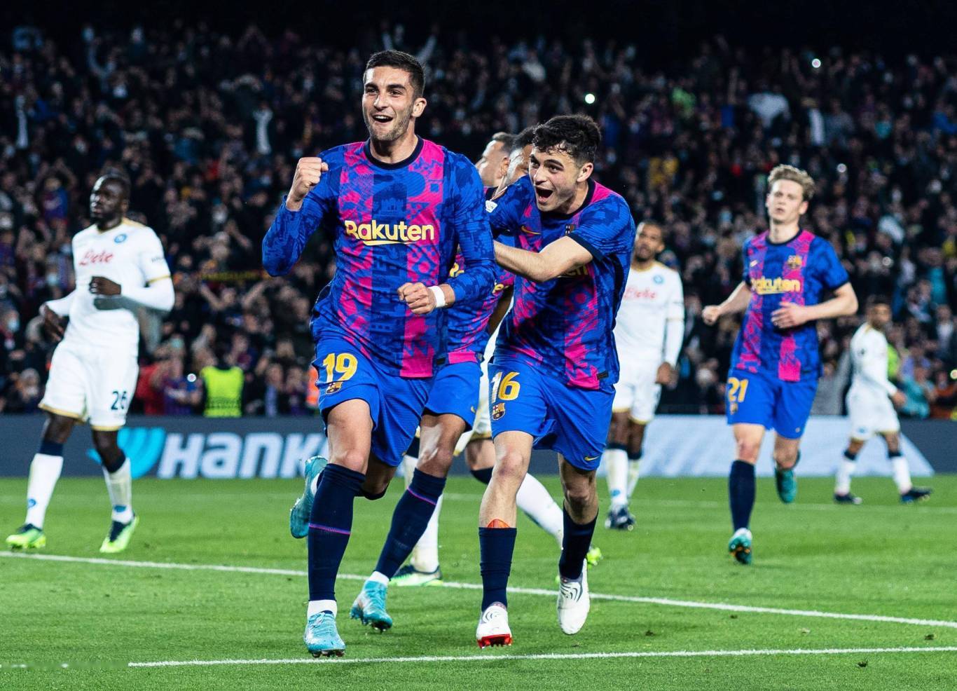 开云体育入口-巴萨球员集体发挥出色确保连胜