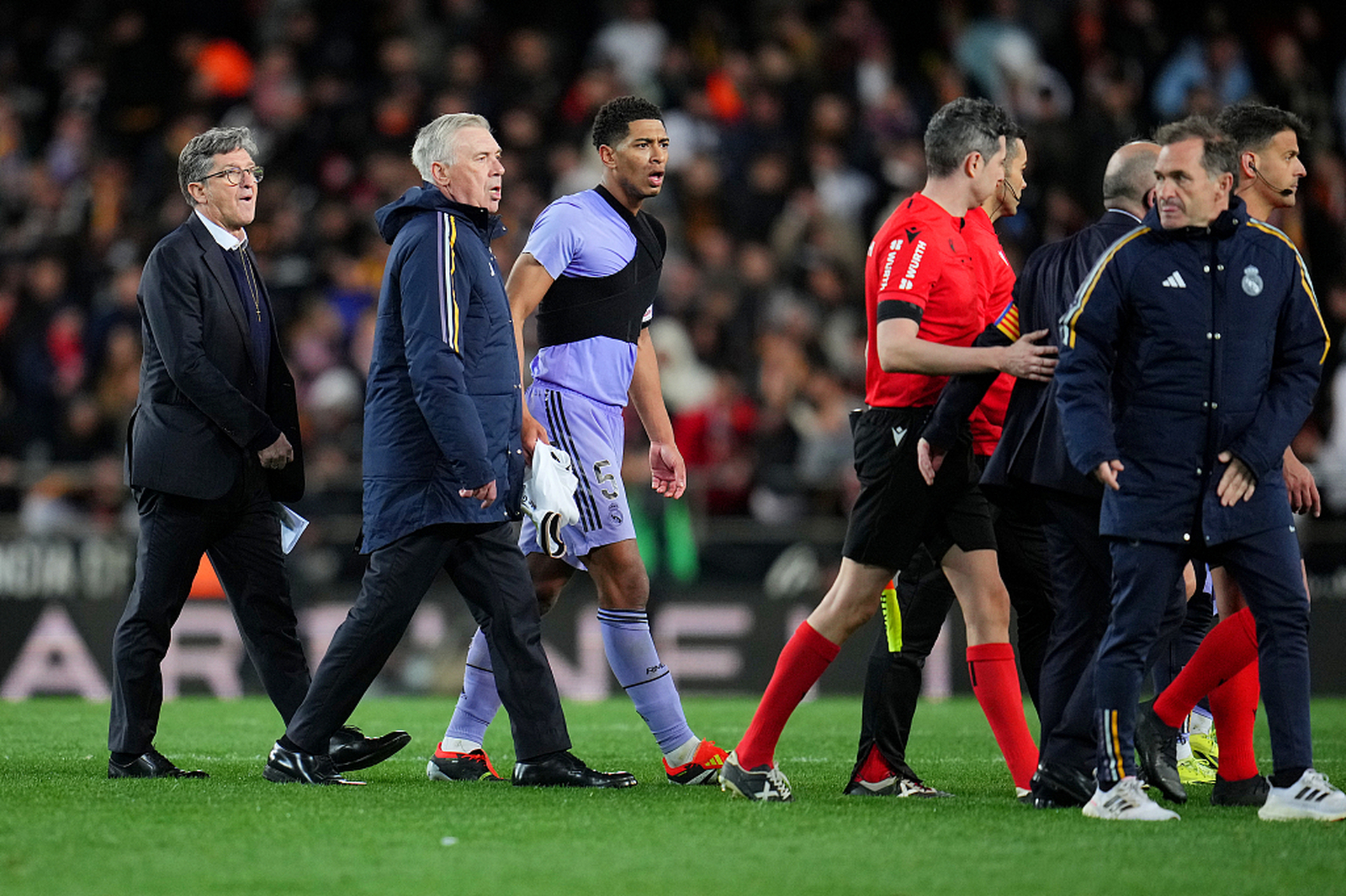 开云体育下载-瓦伦西亚在激战中战胜对手，实现三连胜的壮举的简单介绍