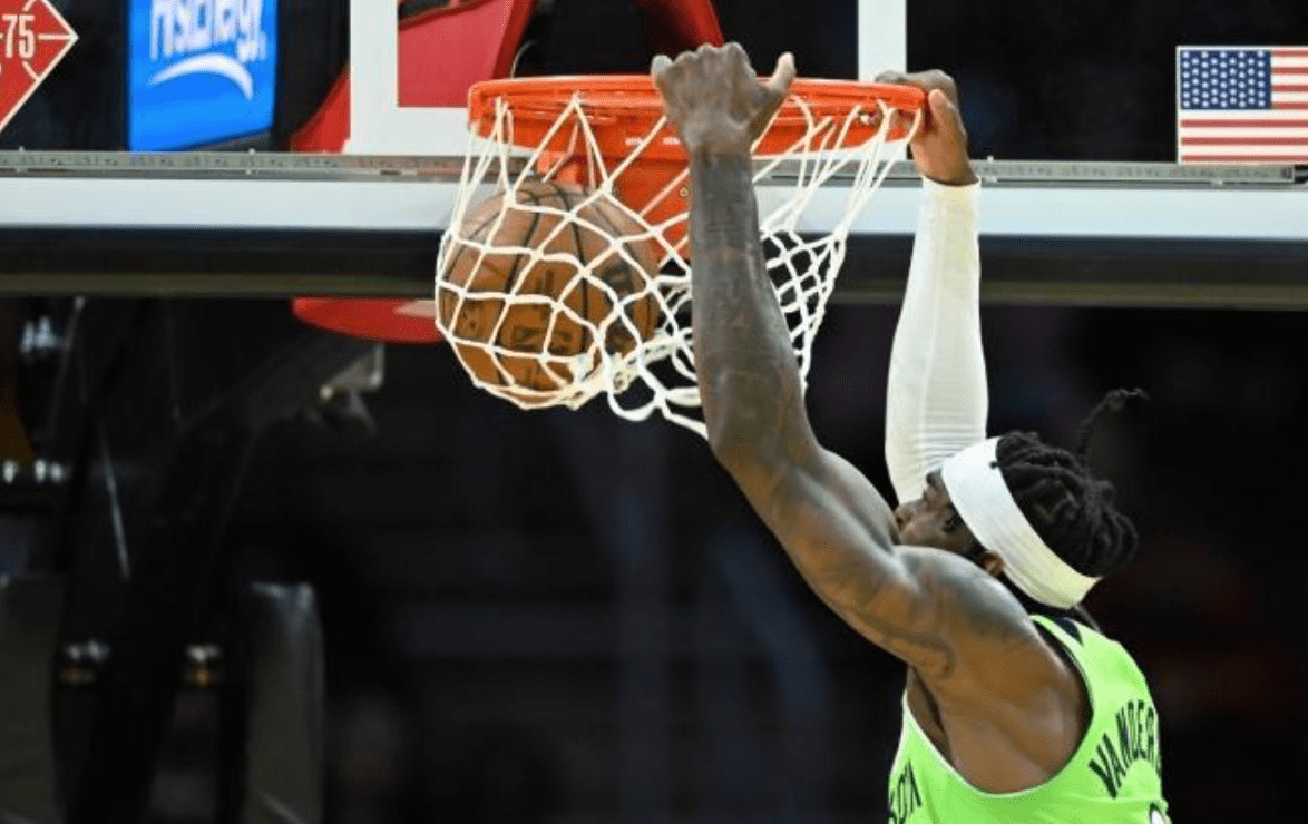 开云体育下载-狼队痛失客场胜机，遗憾错失三分的简单介绍