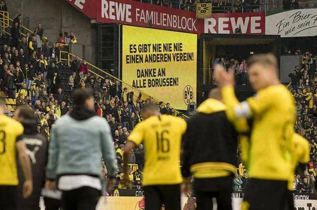 关于埃因霍温壮获胜利，晋级转折点的信息