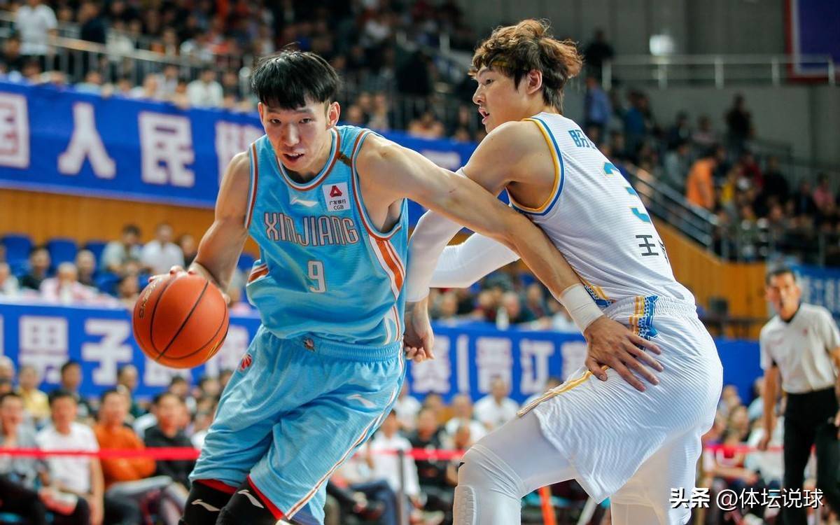 包含上海男篮主教练调整战术，迎接新的挑战的词条