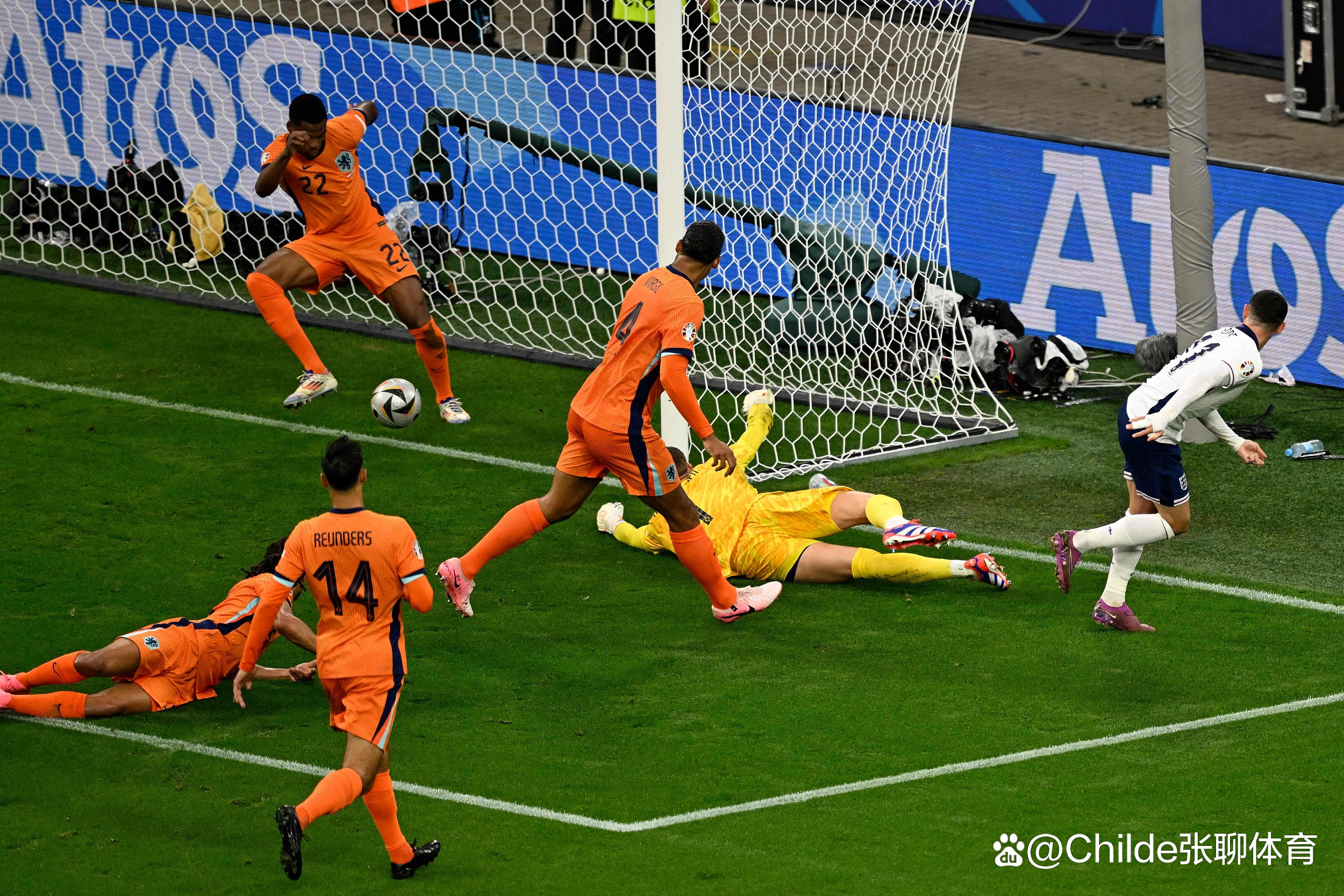 关于荷兰球员成功挺进半决赛，望进一步突破的信息