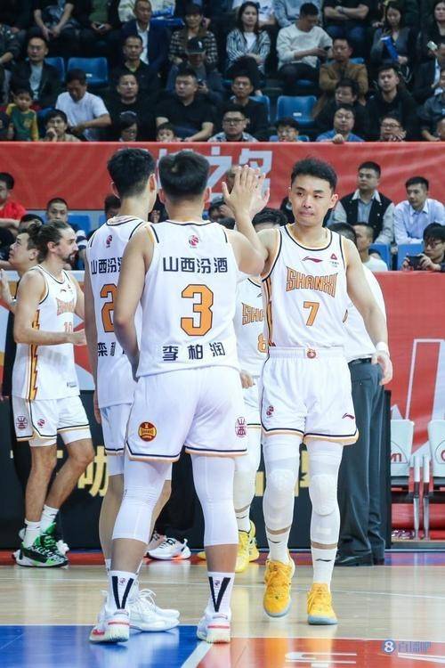 开云体育下载-山西男篮迅速反击，奋力拼搏