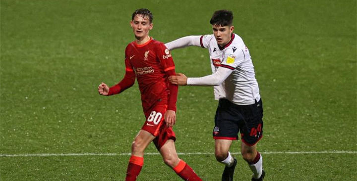 关于新人新秀崭露头角，迅速融入球队荣耀征程的信息