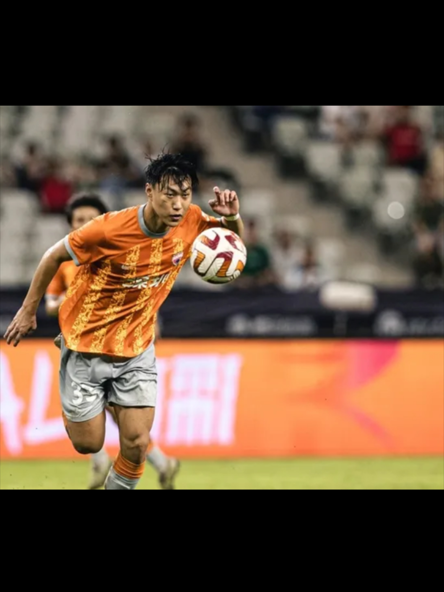 青年球员加入国内俱乐部，展现潜力