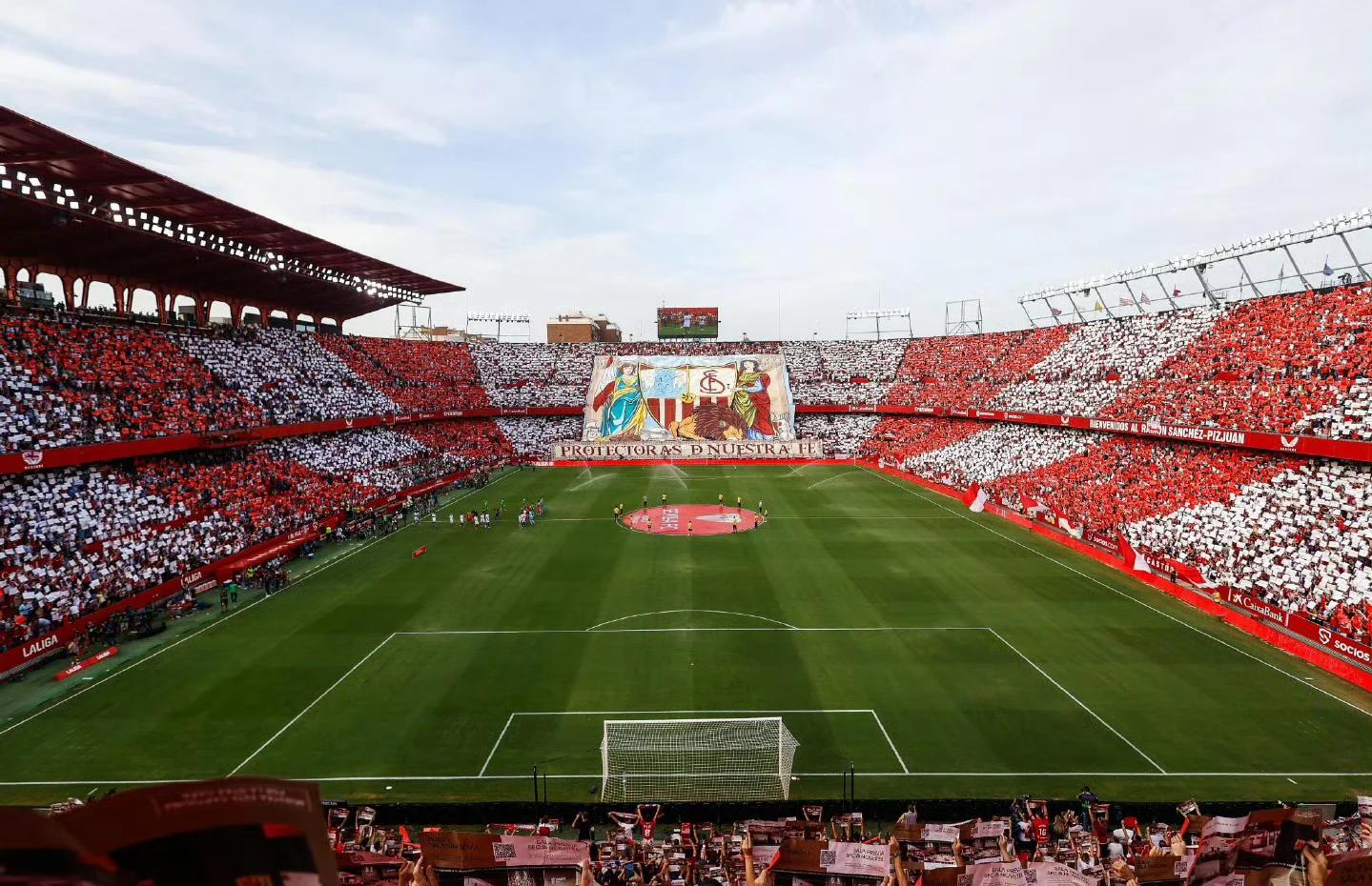 开云体育下载-塞维利亚主场大胜格拉纳达，争夺前四位置