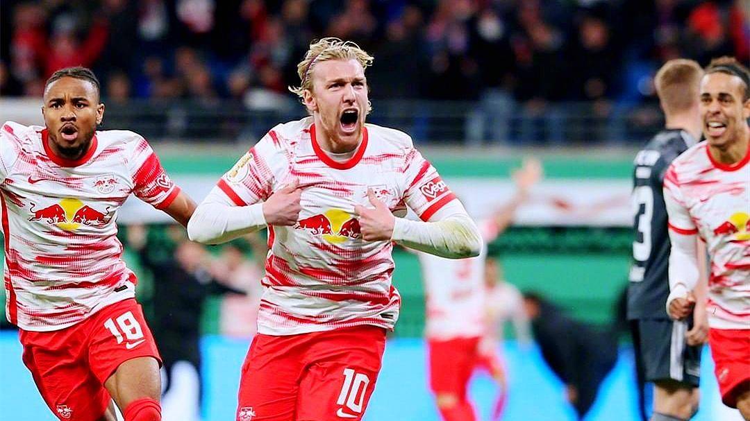 包含云达不莱梅对阵柏林联队，憾平收场的词条