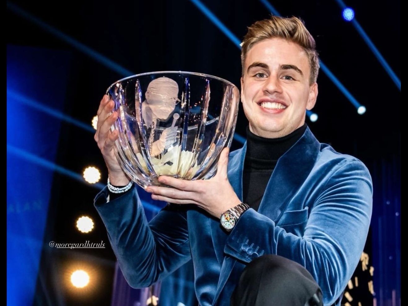 包含瑞典游泳选手再度崭露头角，可期的词条