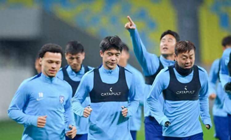 开云体育下载-球队主帅突然宣布离职决定，引发球队危机