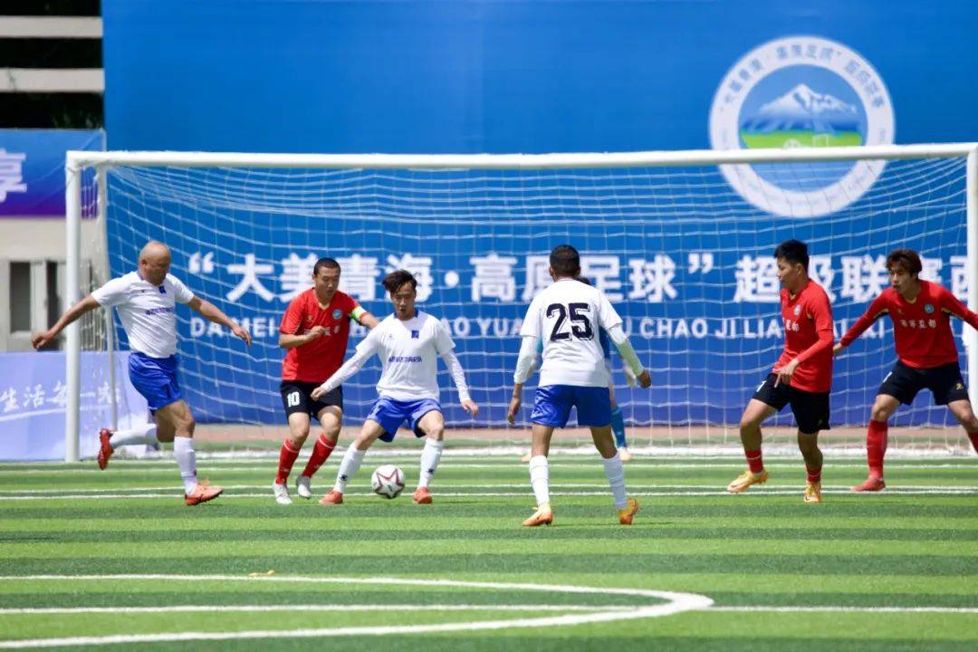 开云下载-包含国内足球大赛激战正酣，球队竞争白热化的词条