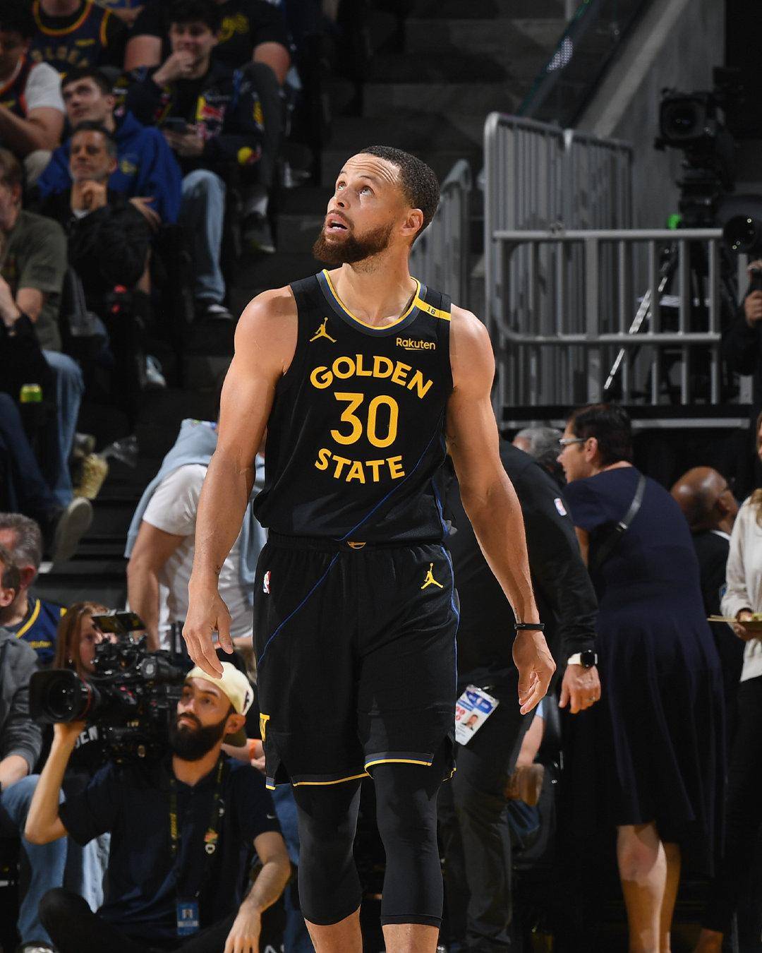 勇士终结连败！库里再现神迹