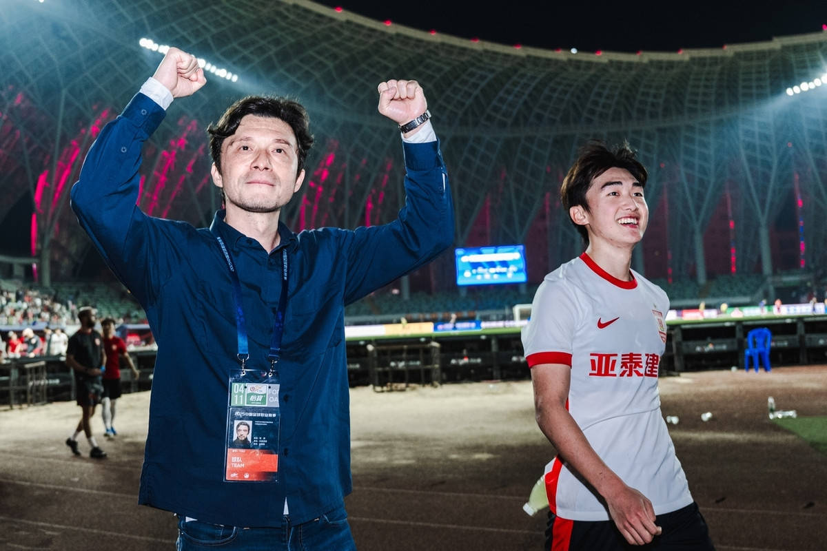 开云体育app-上海绿地申花落背靠背，保留积分榜前列的简单介绍