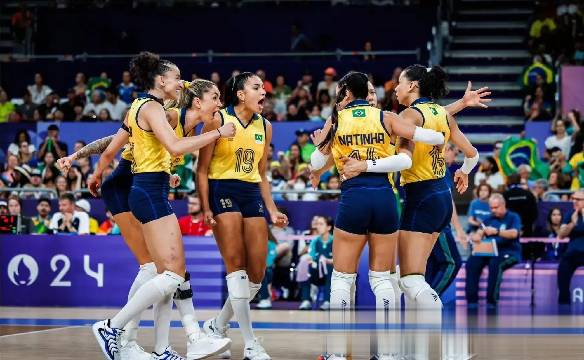巴西女排队员连胜晋级半决赛
