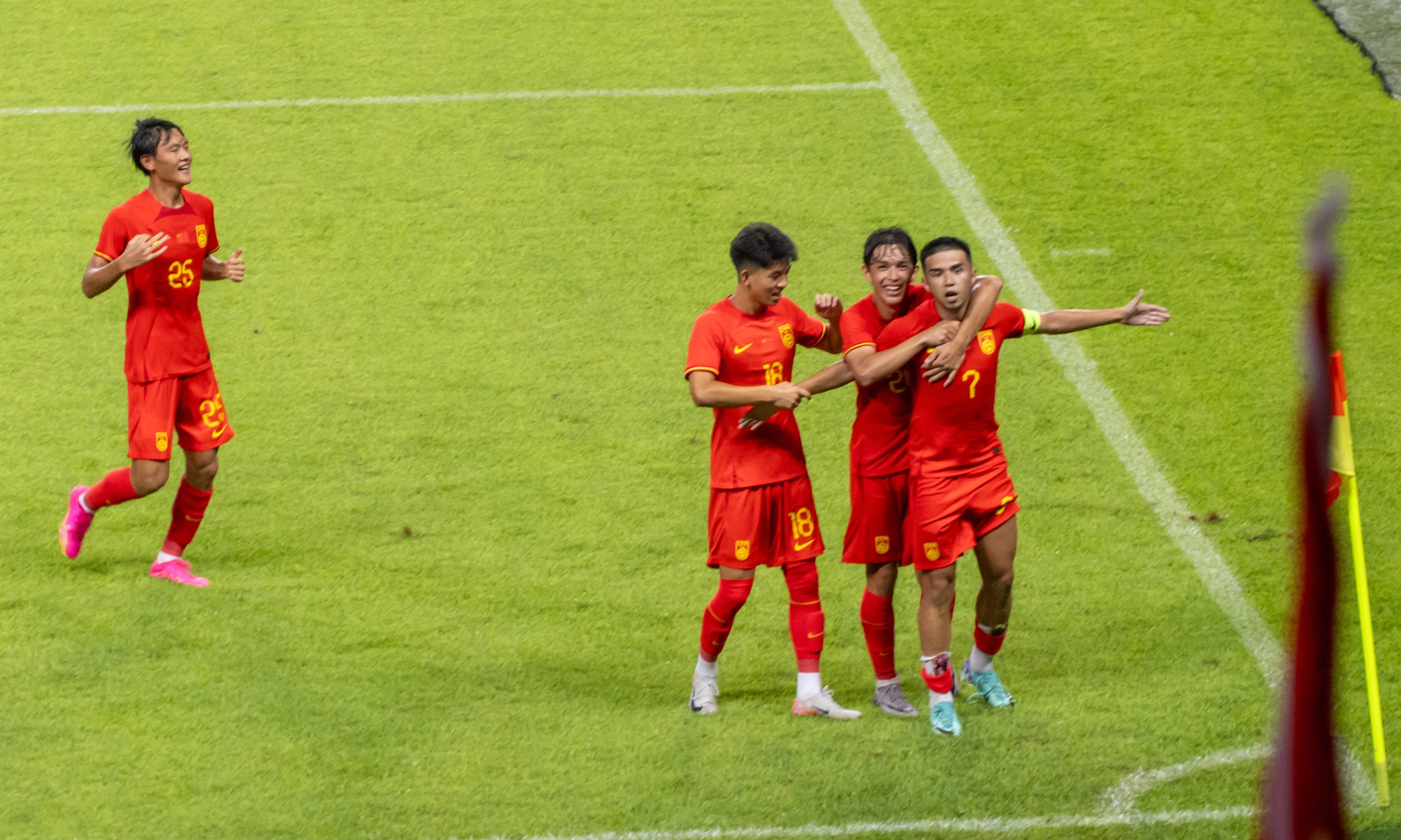 开云下载-国内足球赛事激战，球员展现出色表现的简单介绍