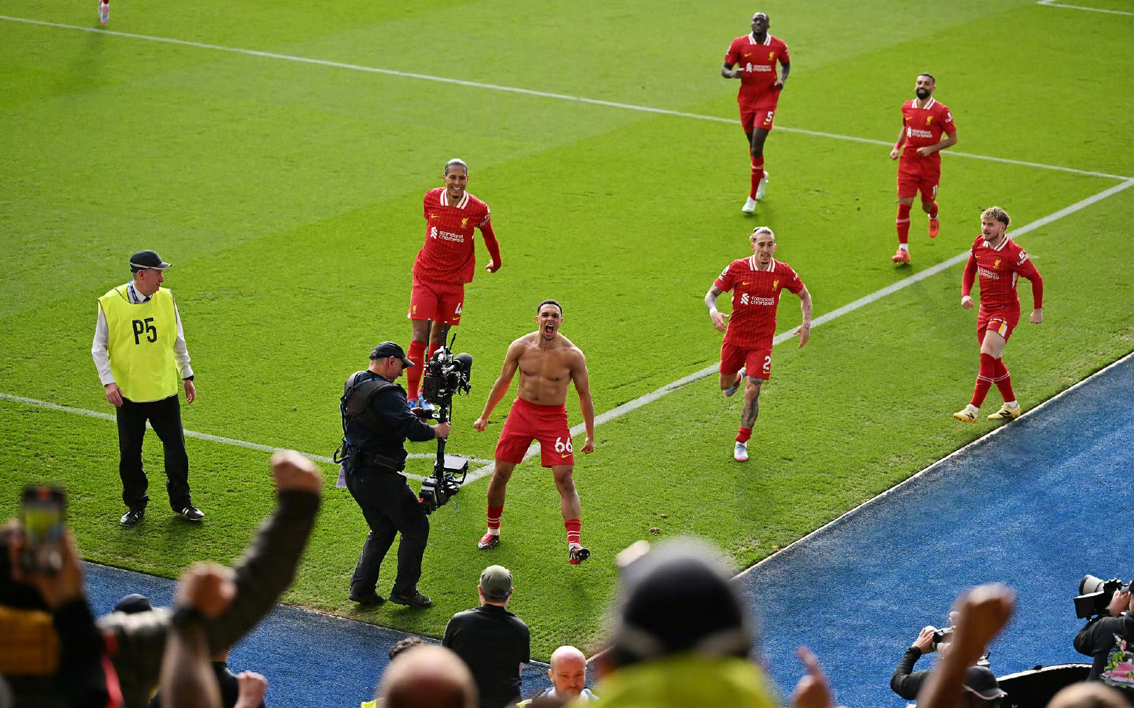 包含英国队在拳击比赛中全面压倒对手，取得胜利的词条