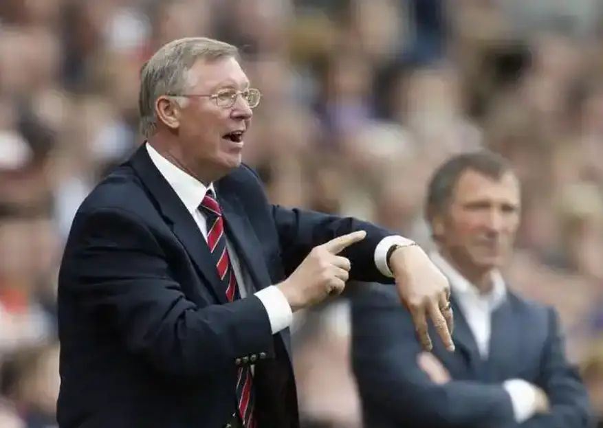 曼联惨遭惨败，主帅面临压力增加的简单介绍