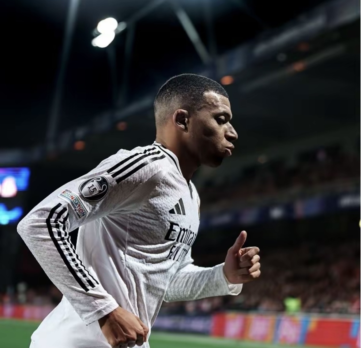 开云体育下载-尤文图斯老将贝尔纳代斯基成欧冠焦点