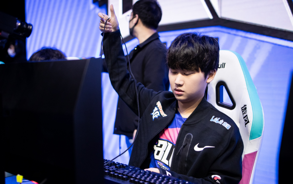 开云体育在线-关于C9轻取BLG，ShowMaker拿下关键大龙宿敌对决四强赛，留下经典瞬间的信息