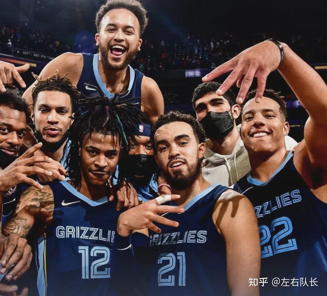 灰熊队长出战，为团队加油助威